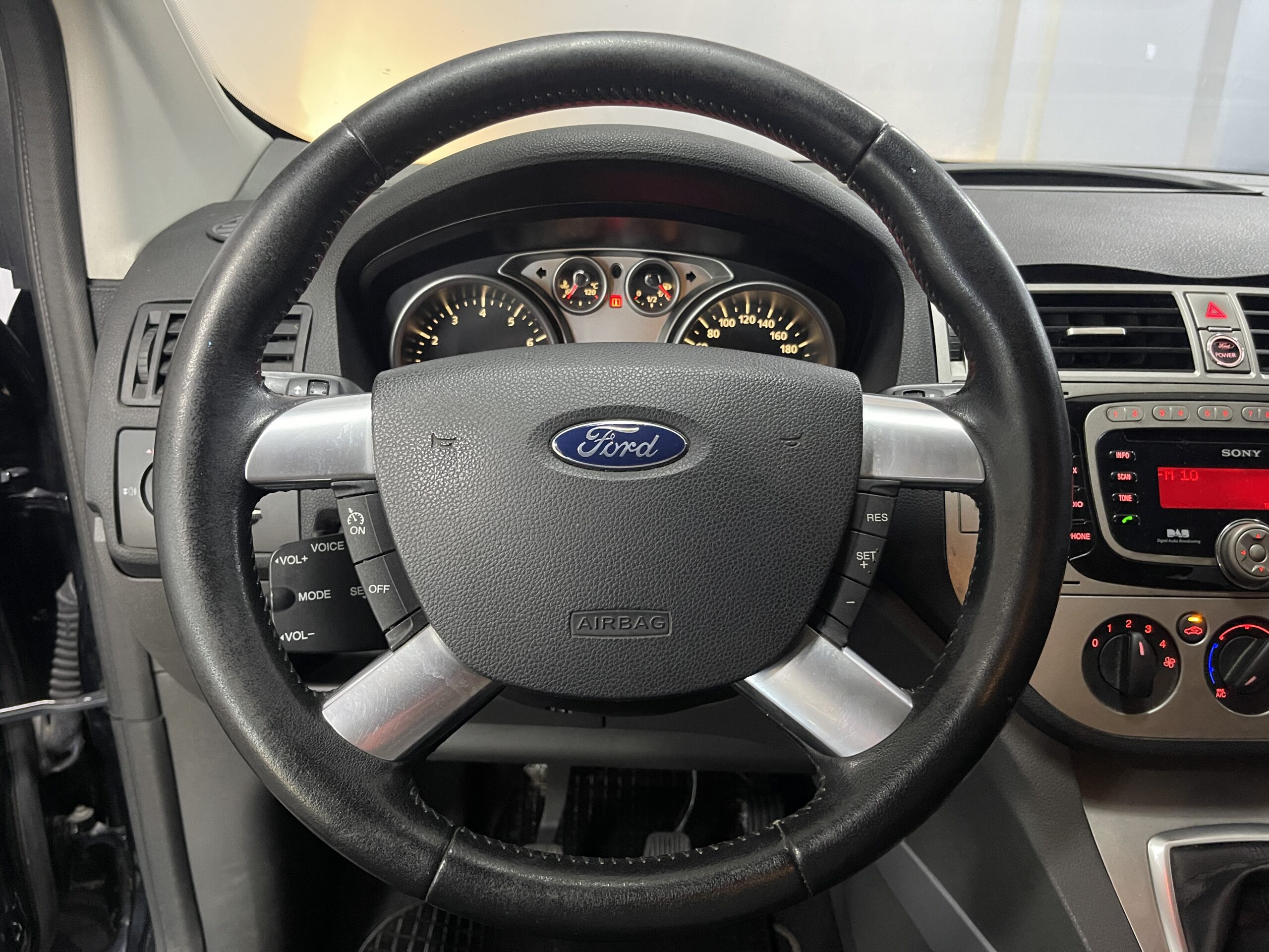 Ford Kuga - Image 8