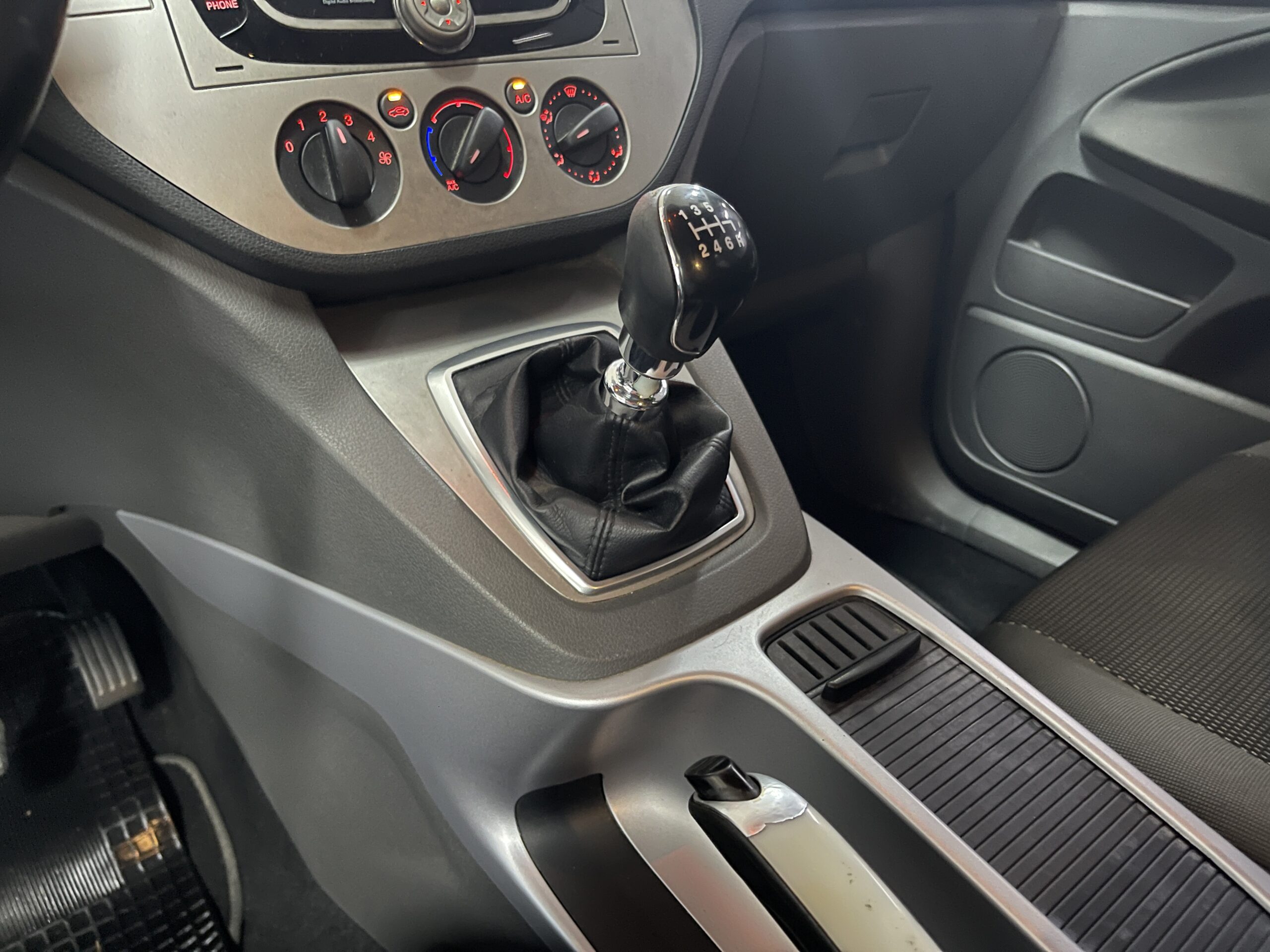 Ford Kuga - Image 10