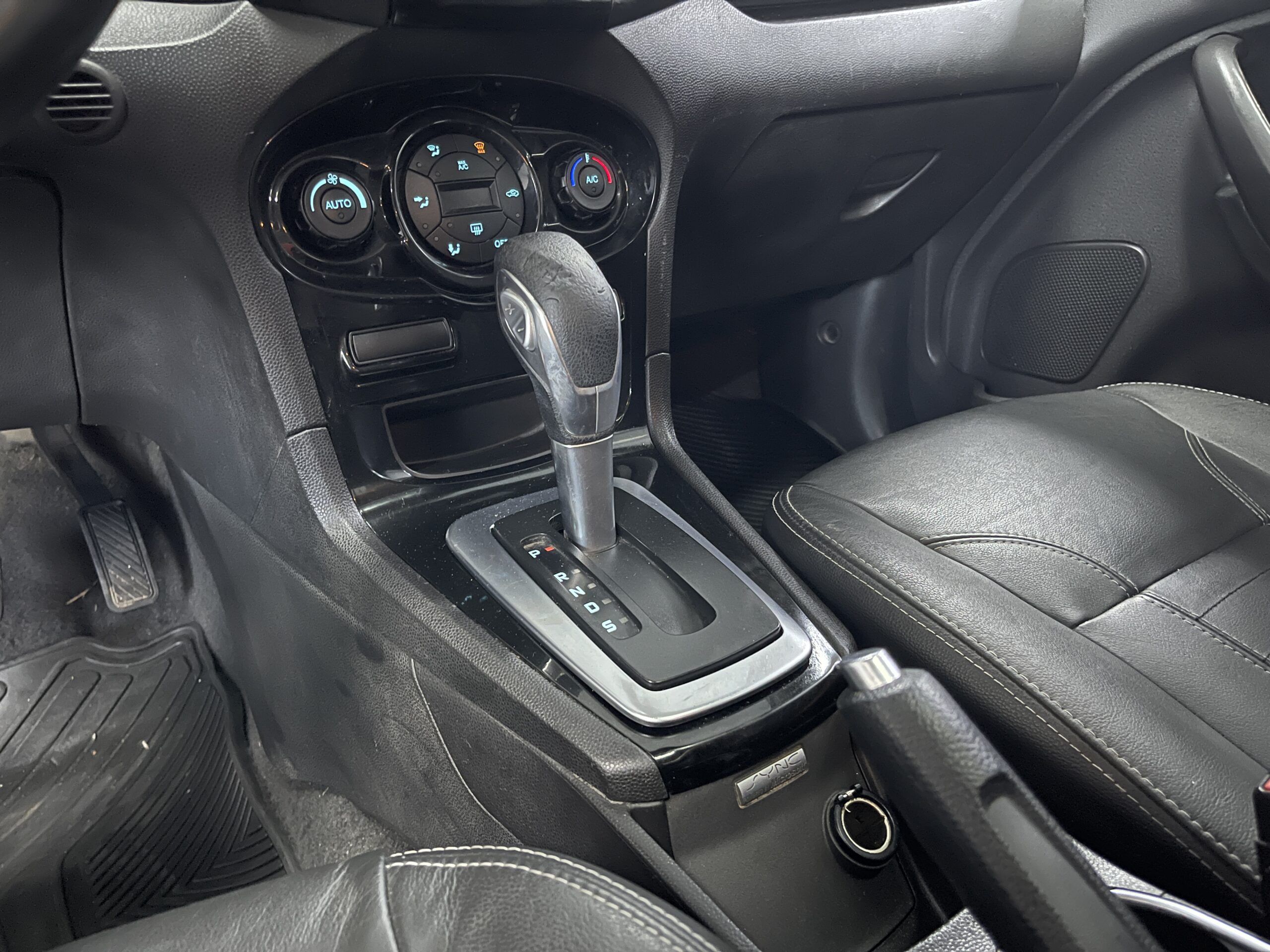 Ford Fiesta - Image 10