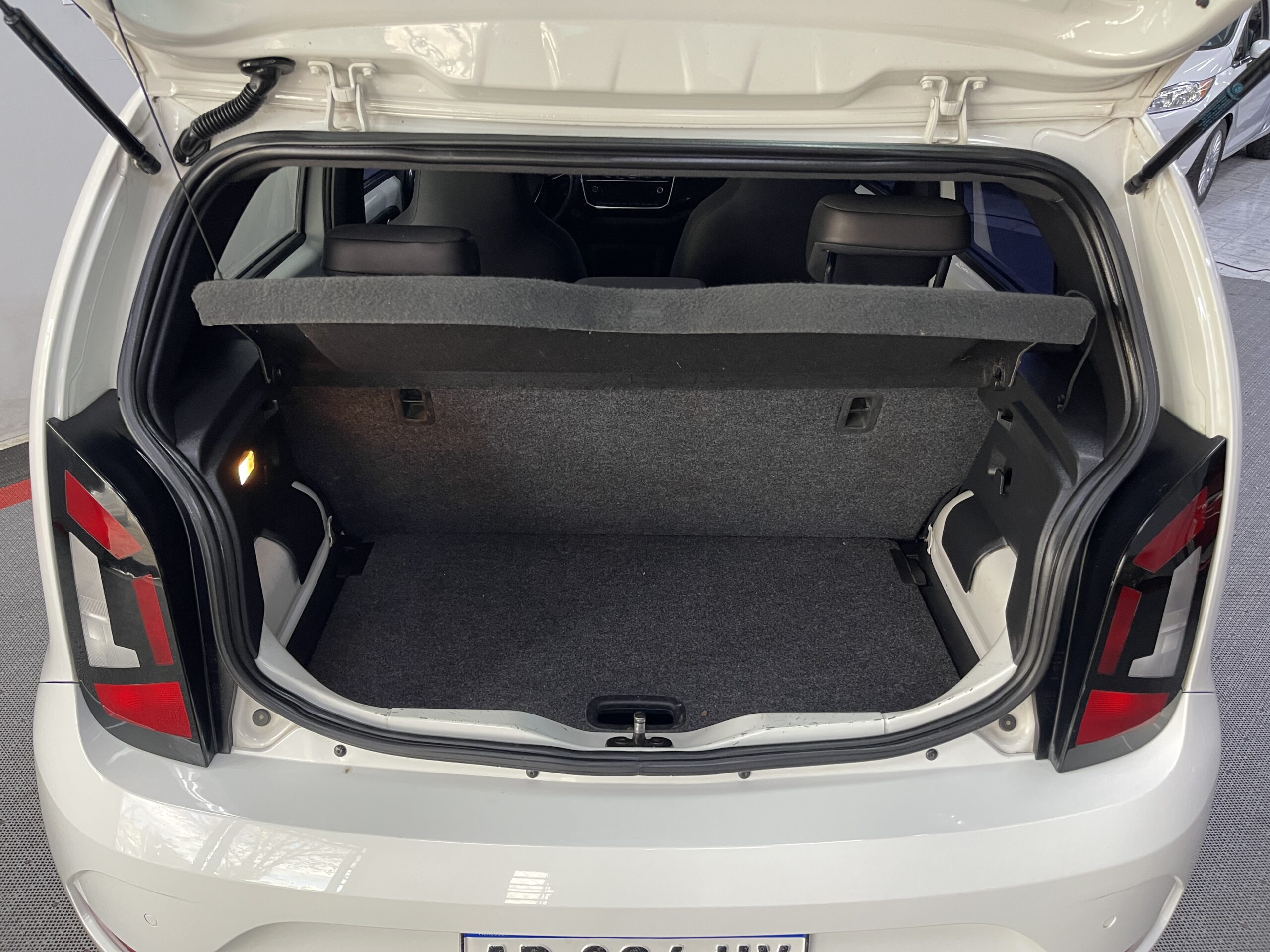 Volkswagen Up - Image 7