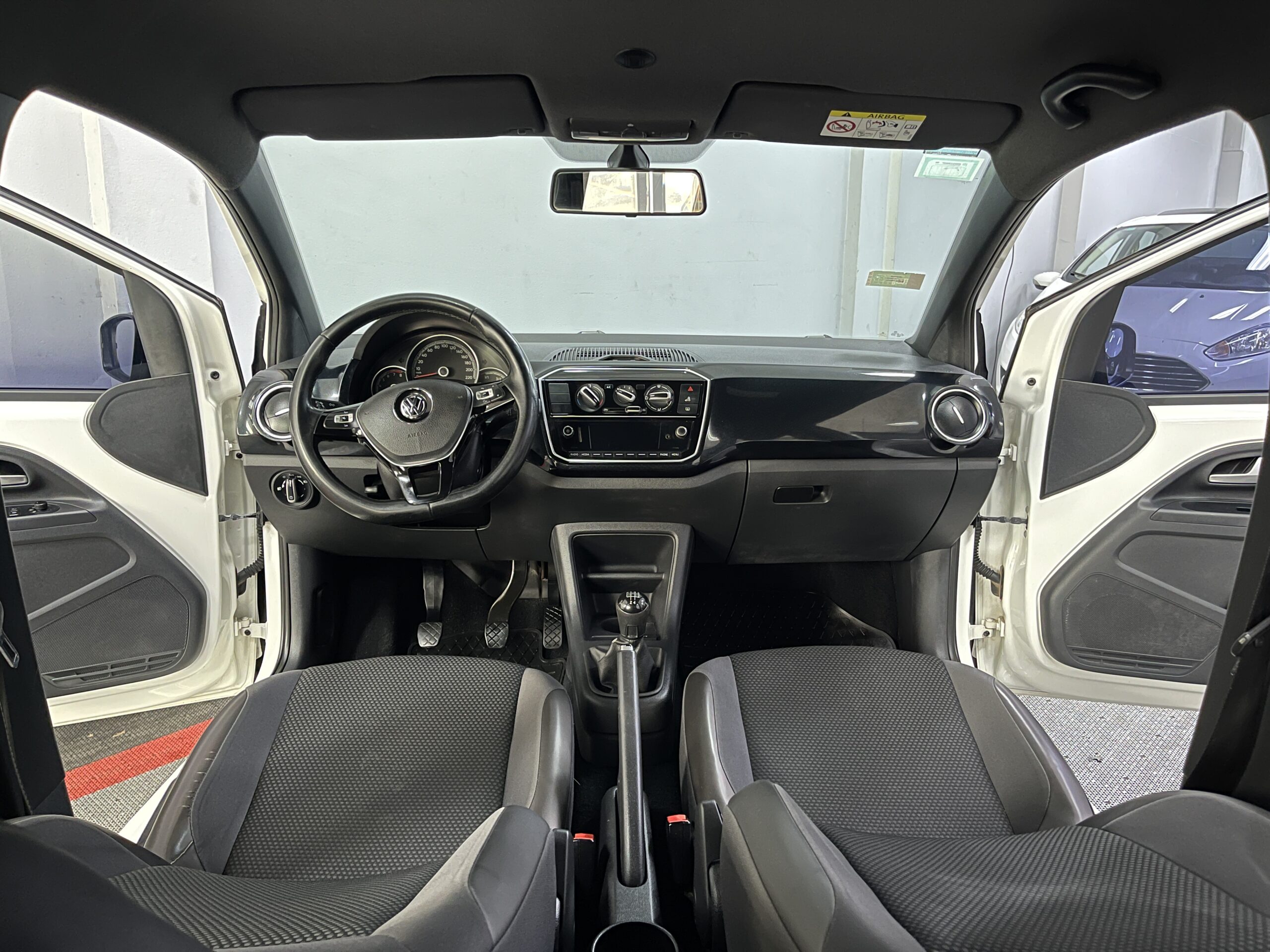 Volkswagen Up - Image 13