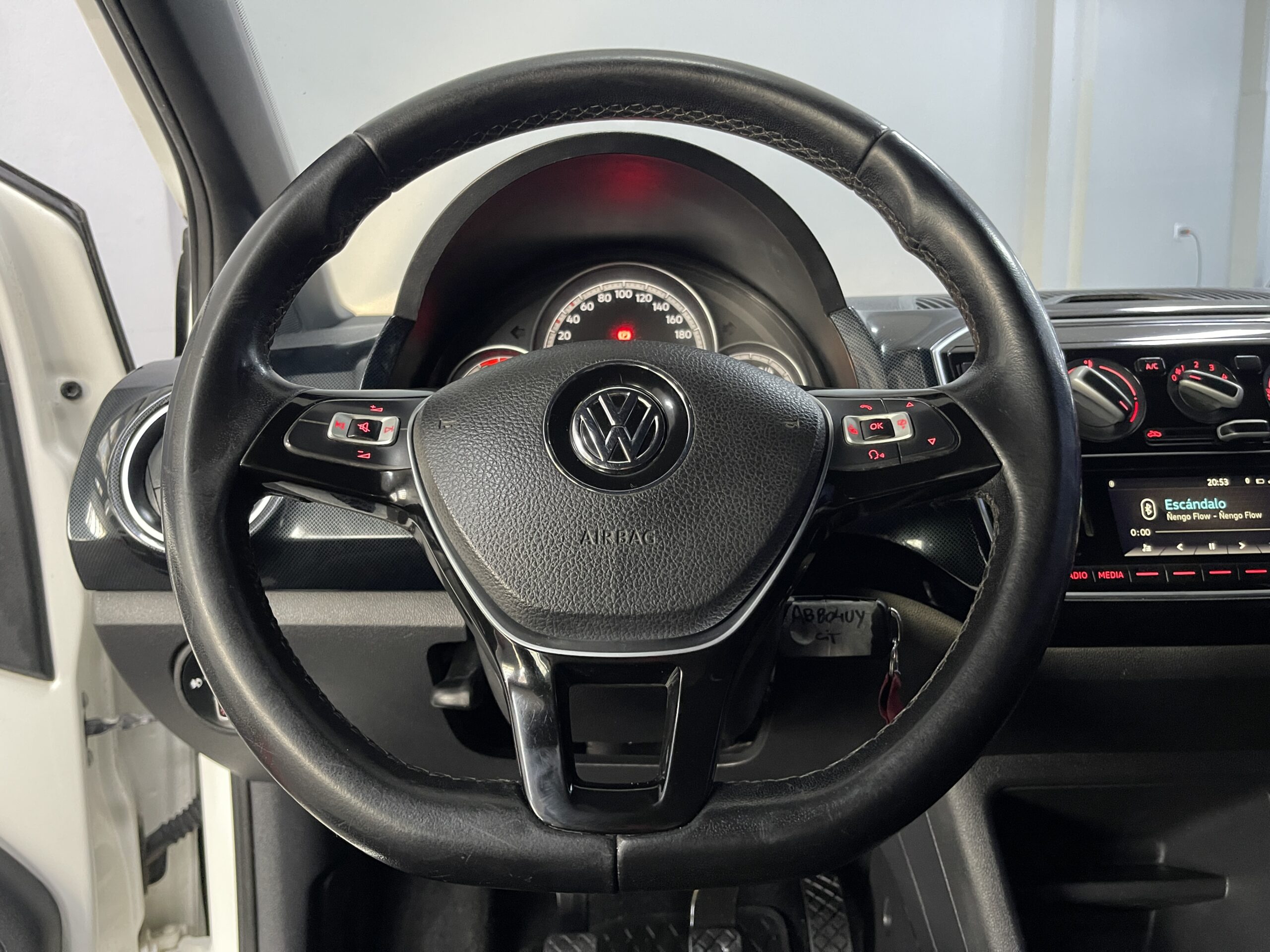 Volkswagen Up - Image 8