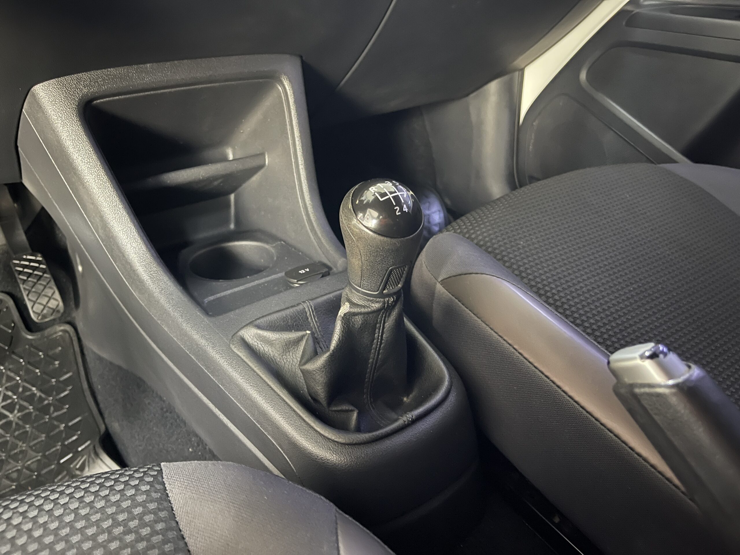 Volkswagen Up - Image 10