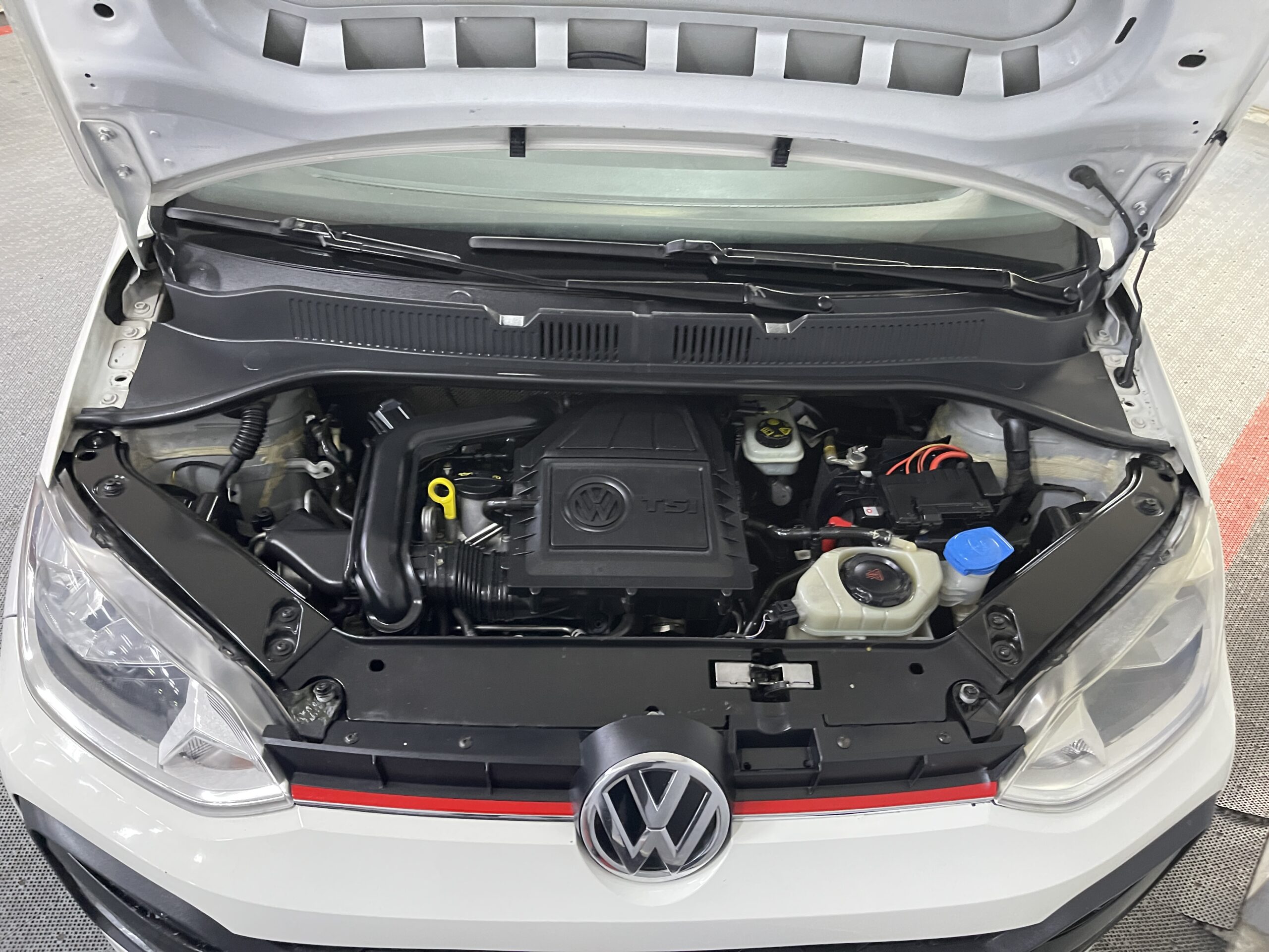 Volkswagen Up - Image 14