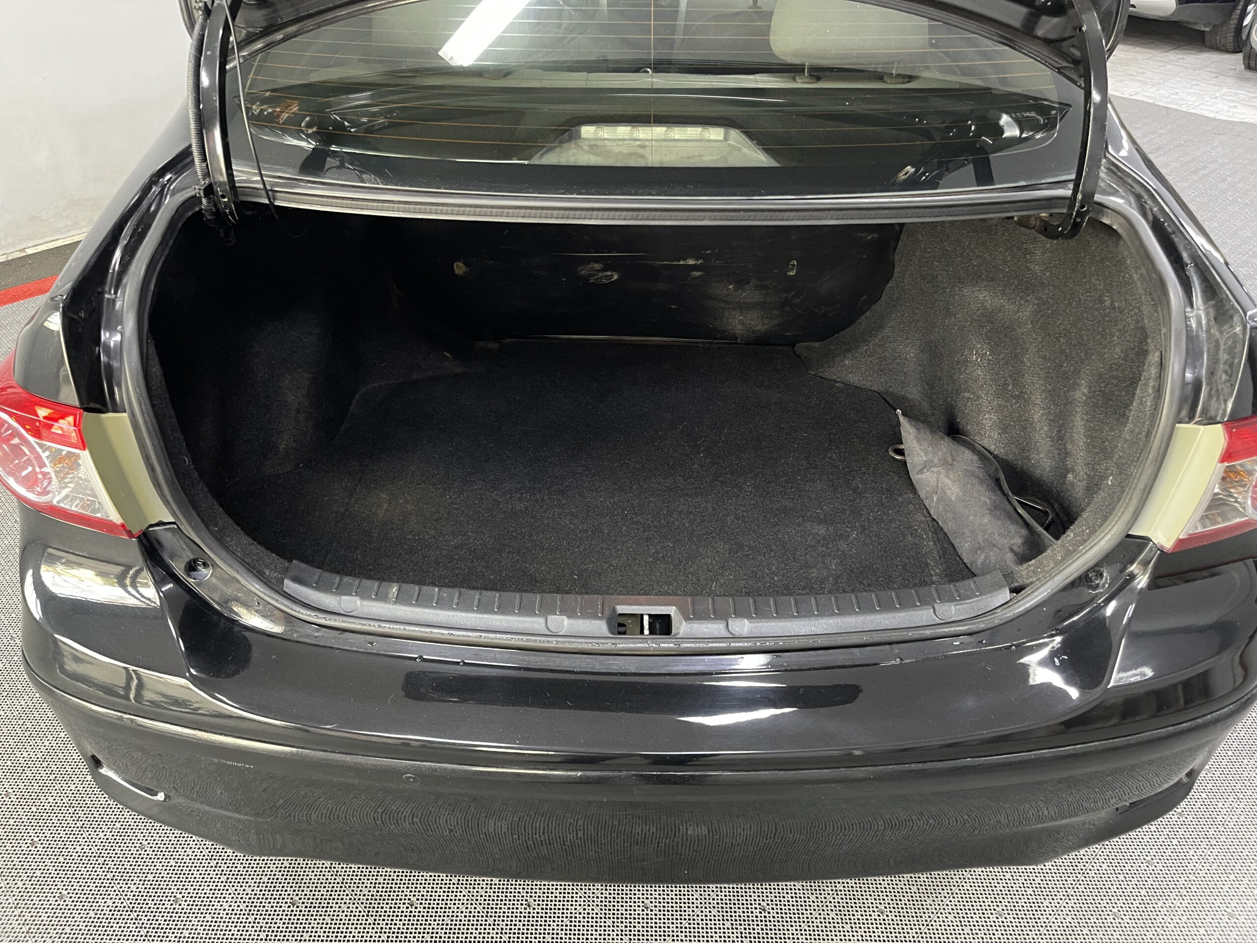 Toyota Corolla - Image 7