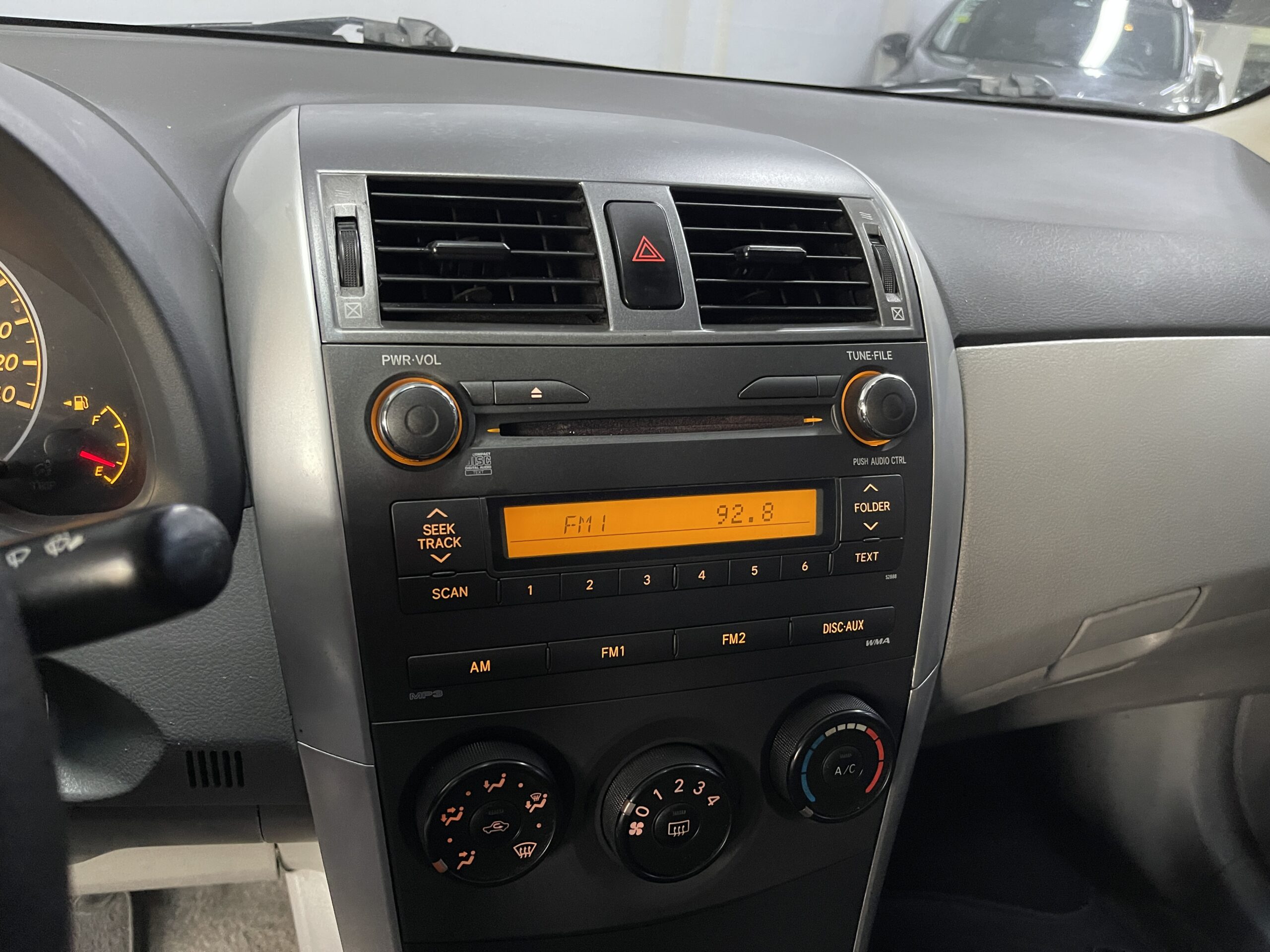 Toyota Corolla - Image 9