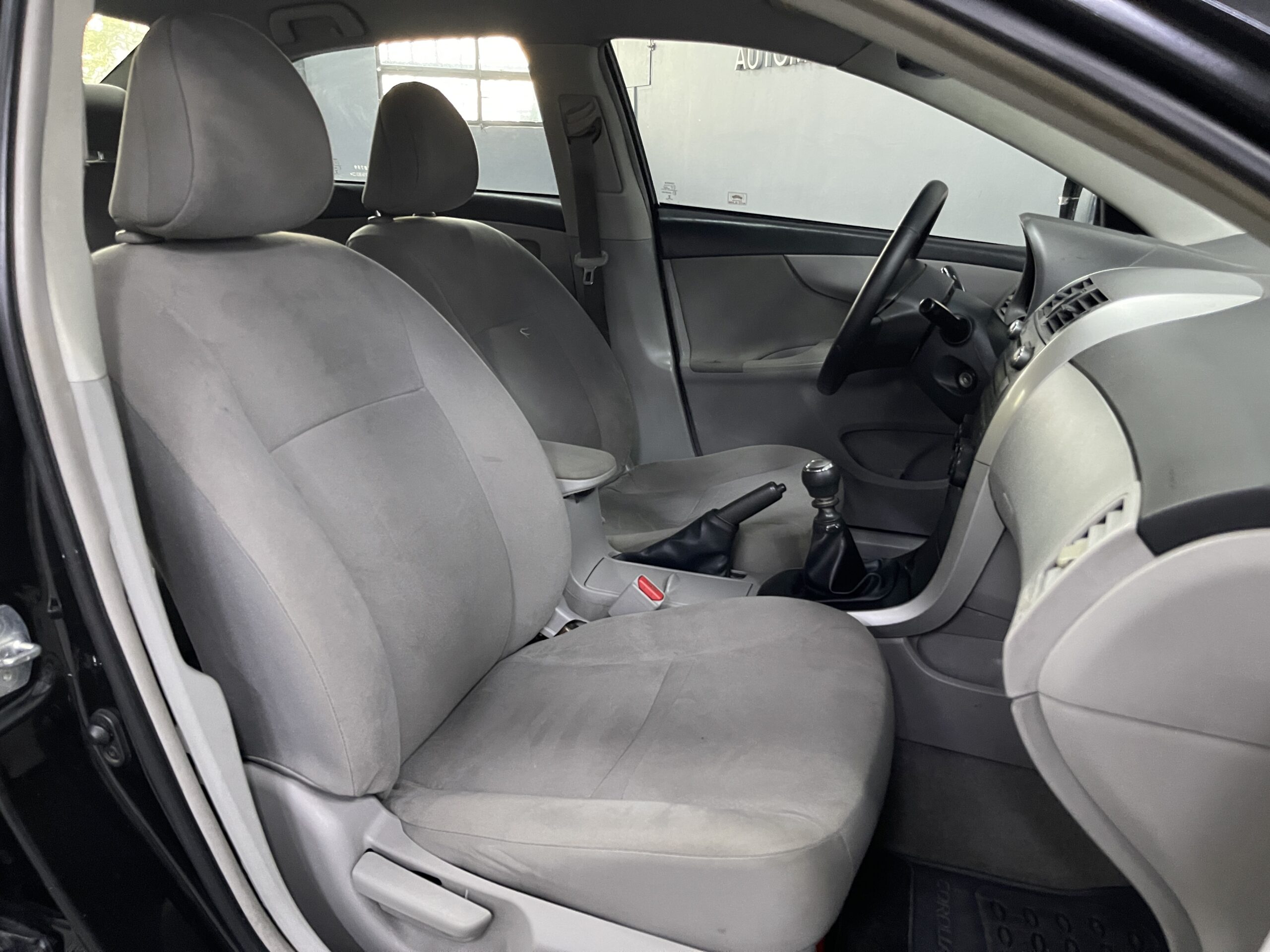 Toyota Corolla - Image 11