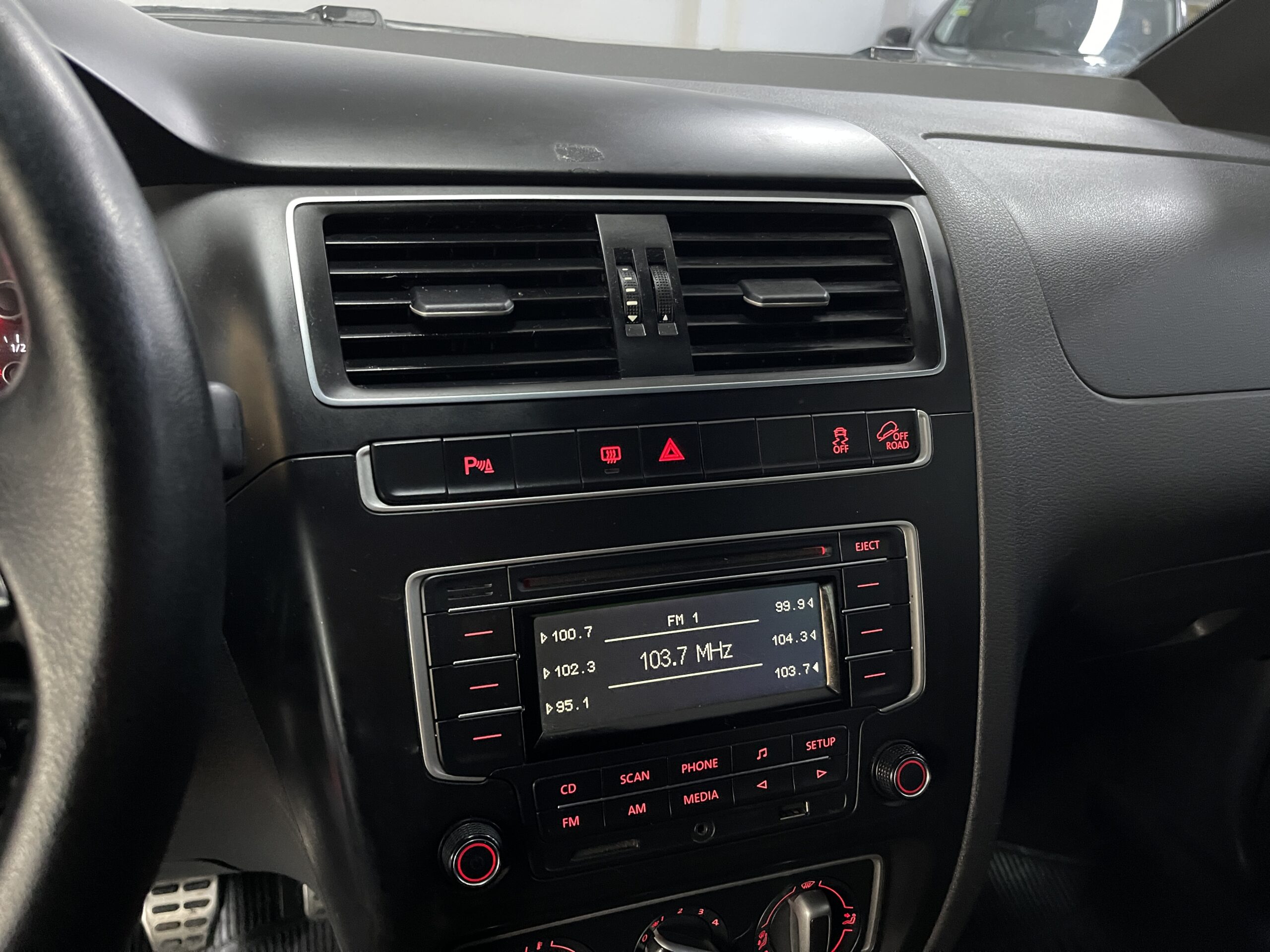 VolksWagen Suran Cross - Image 9