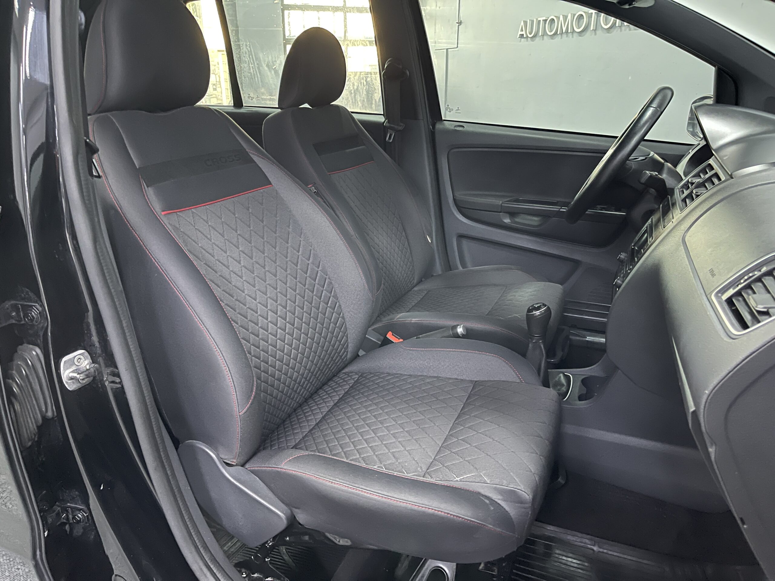 VolksWagen Suran Cross - Image 11