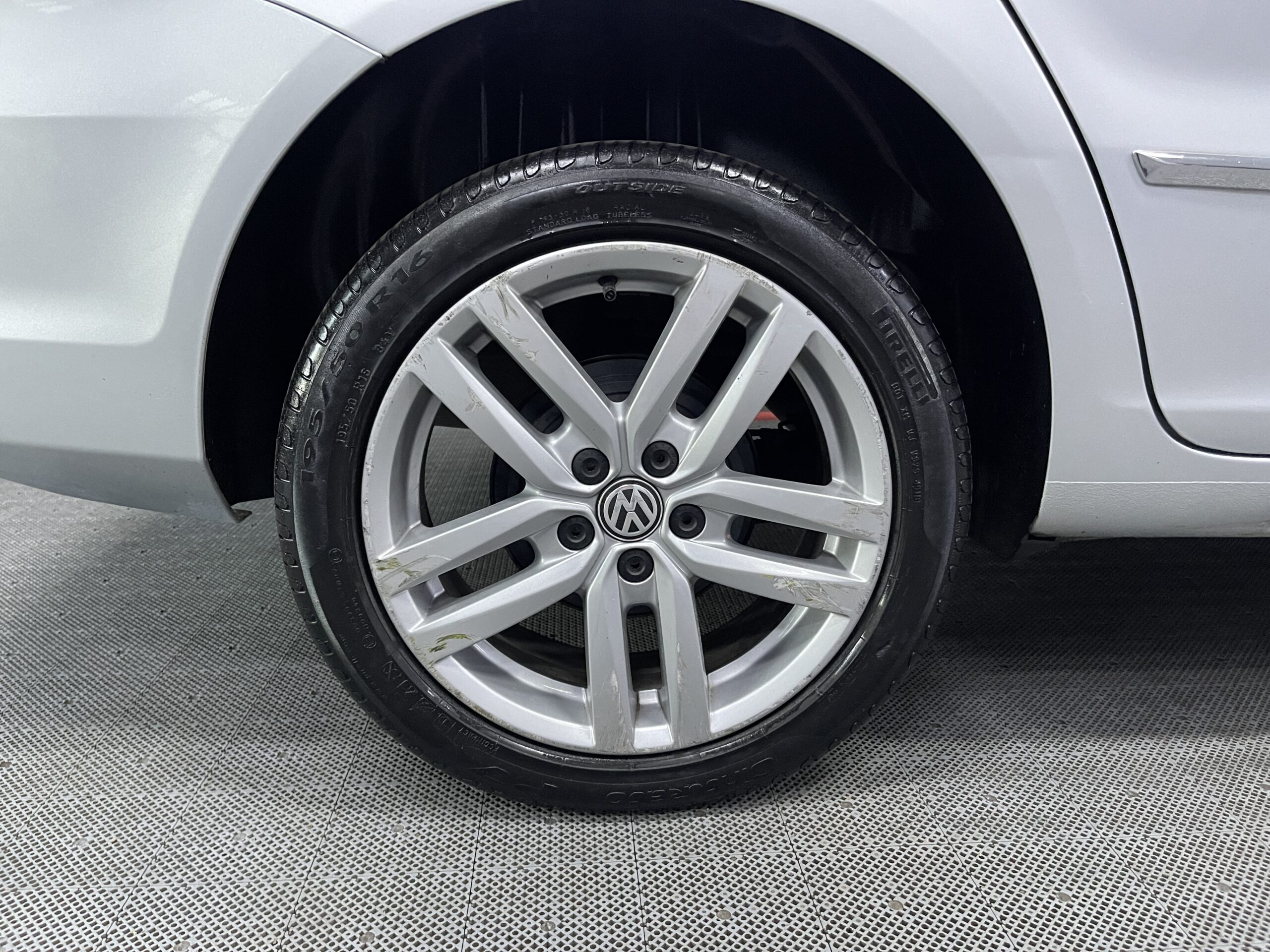 VolksWagen Suran Highline - Image 15