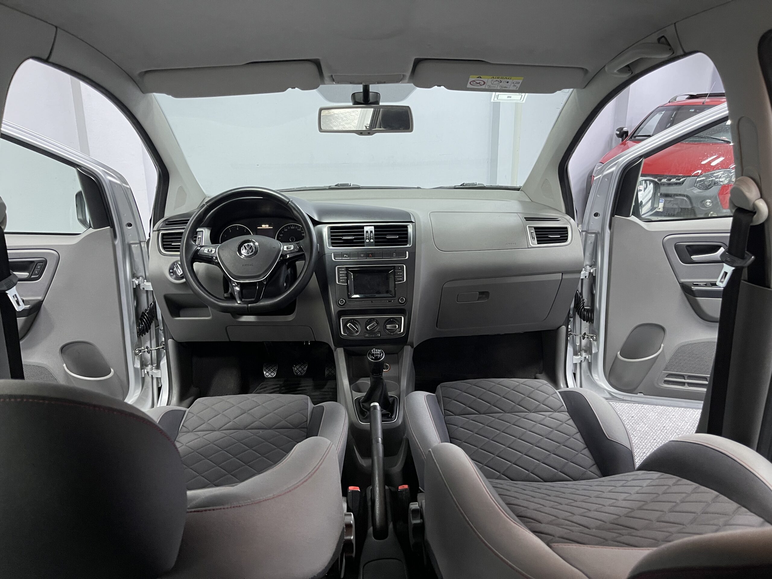 VolksWagen Suran Highline - Image 13