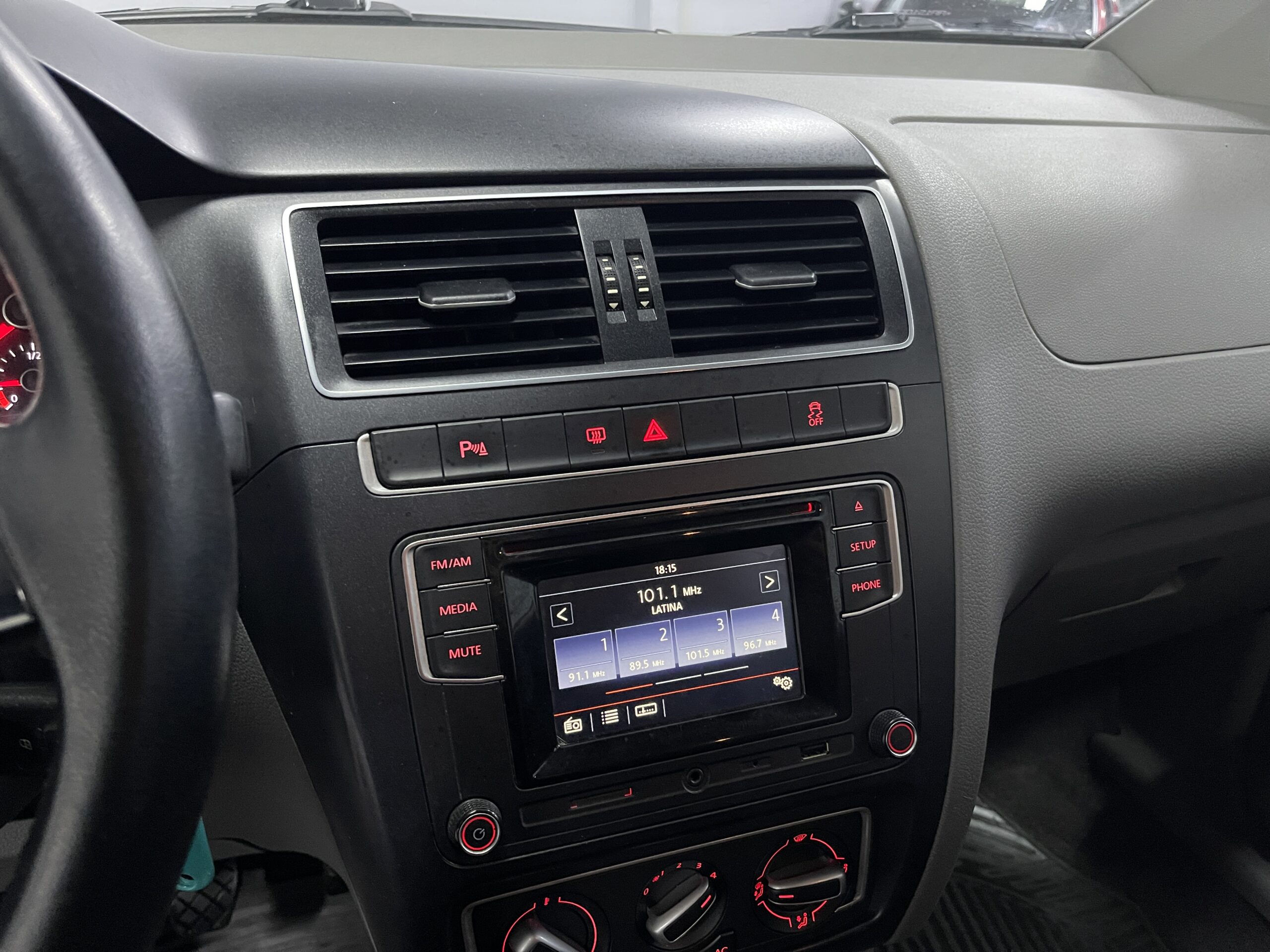 VolksWagen Suran Highline - Image 9