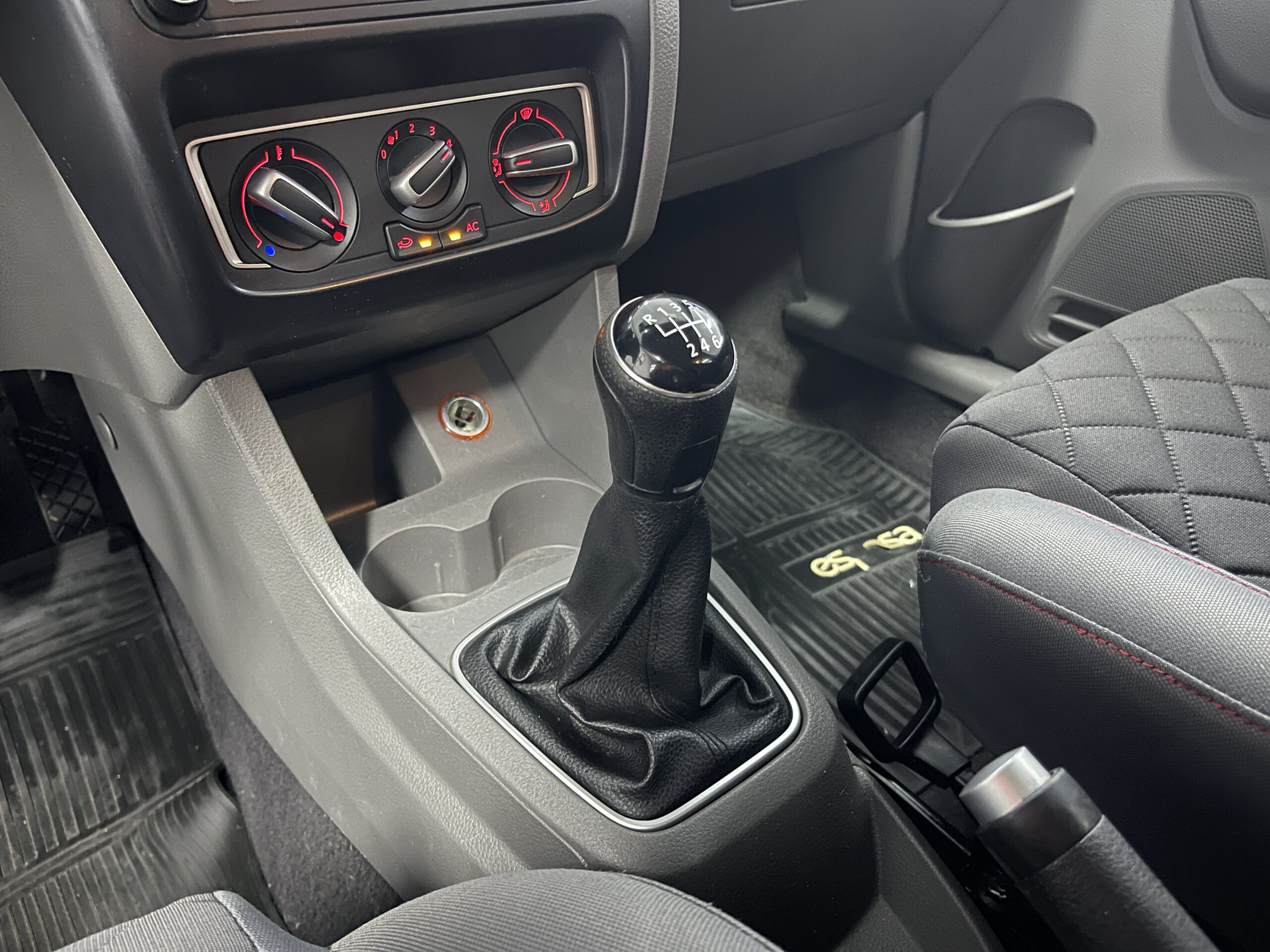 VolksWagen Suran Highline - Image 10