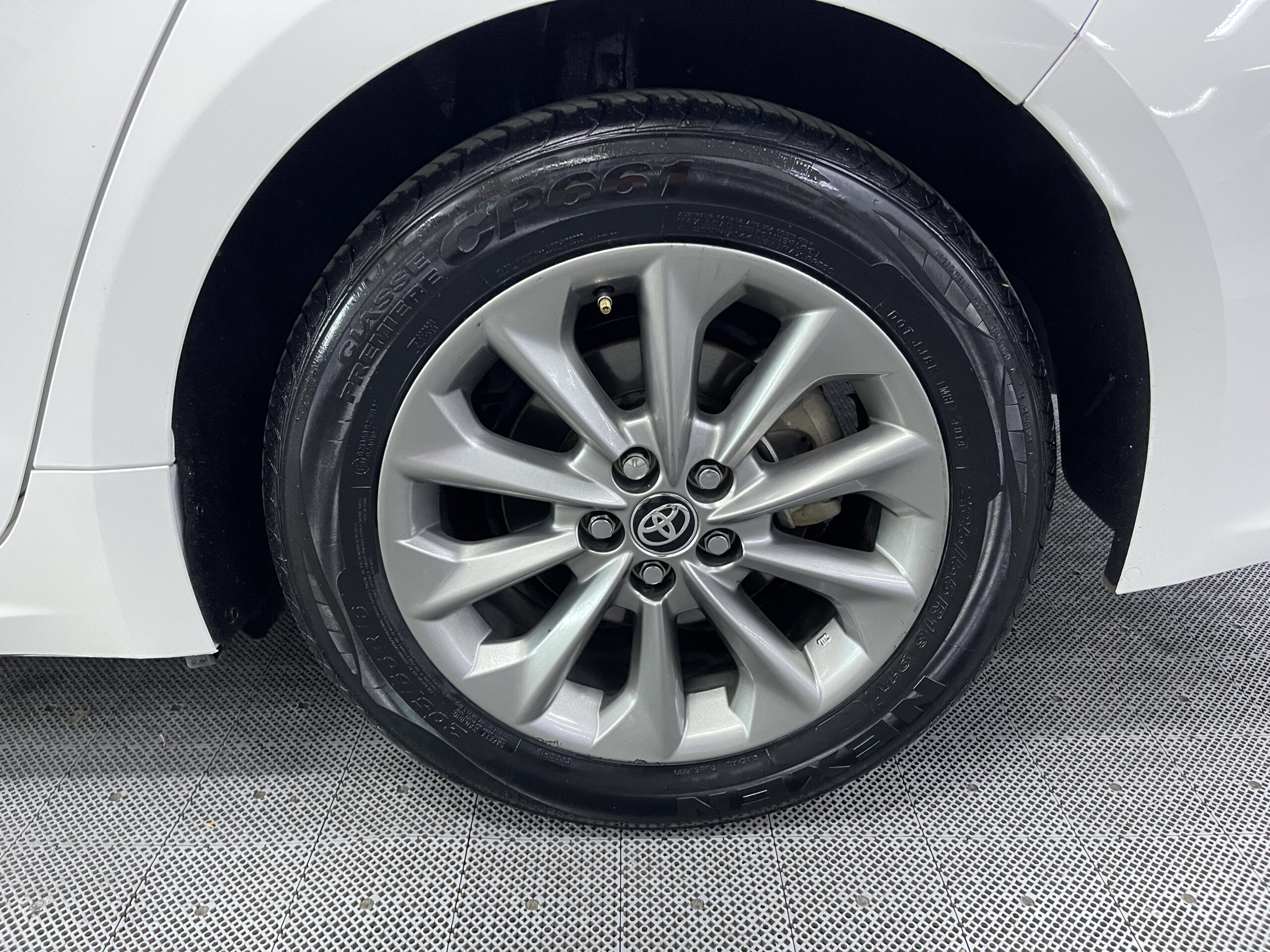 Toyota Corolla - Image 15