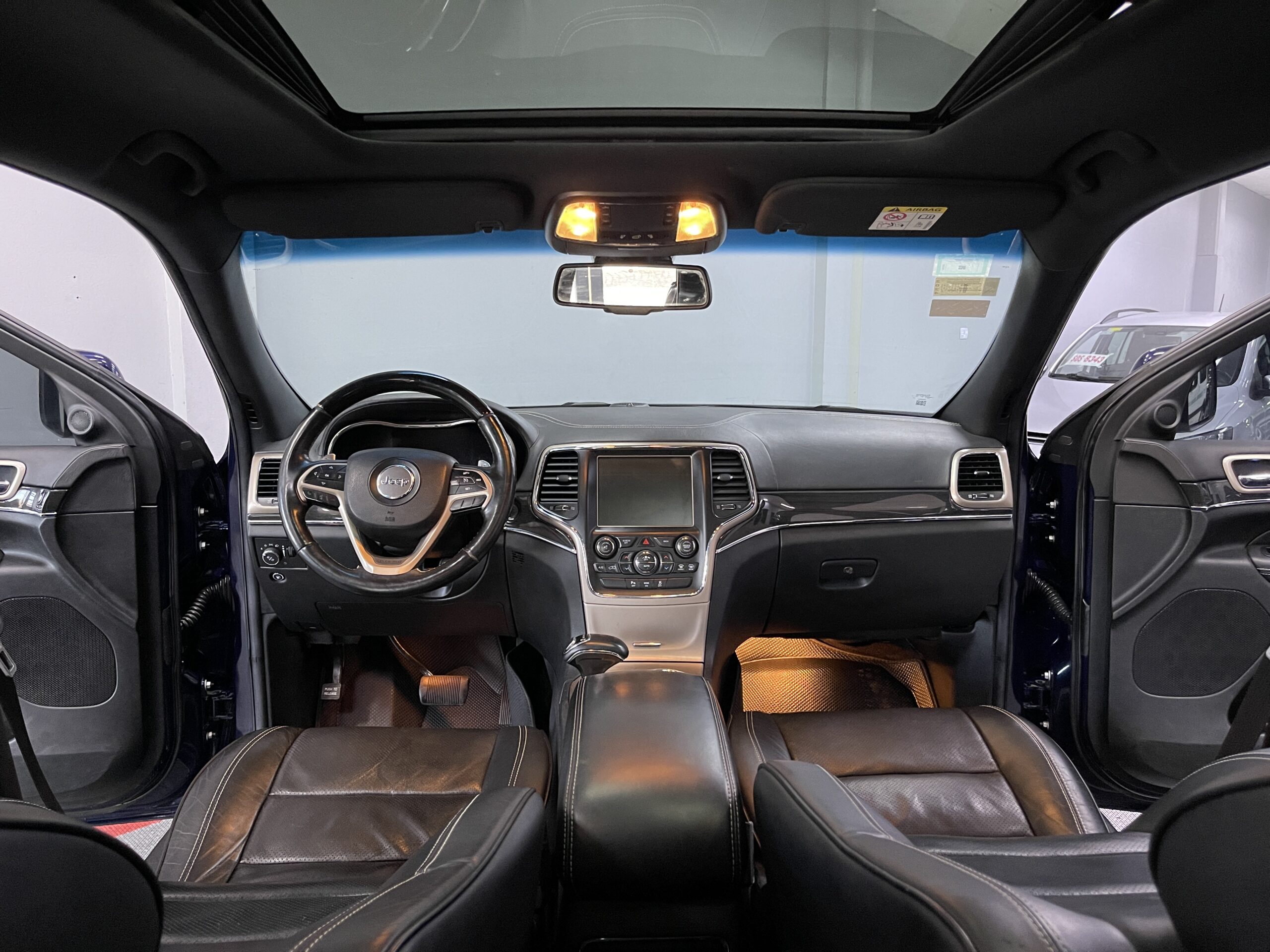 Jeep Grand Cherokee - Image 13