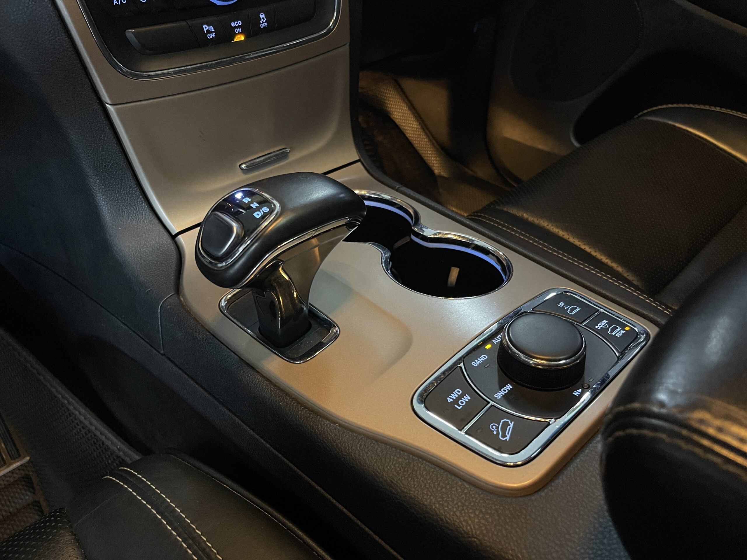 Jeep Grand Cherokee - Image 10