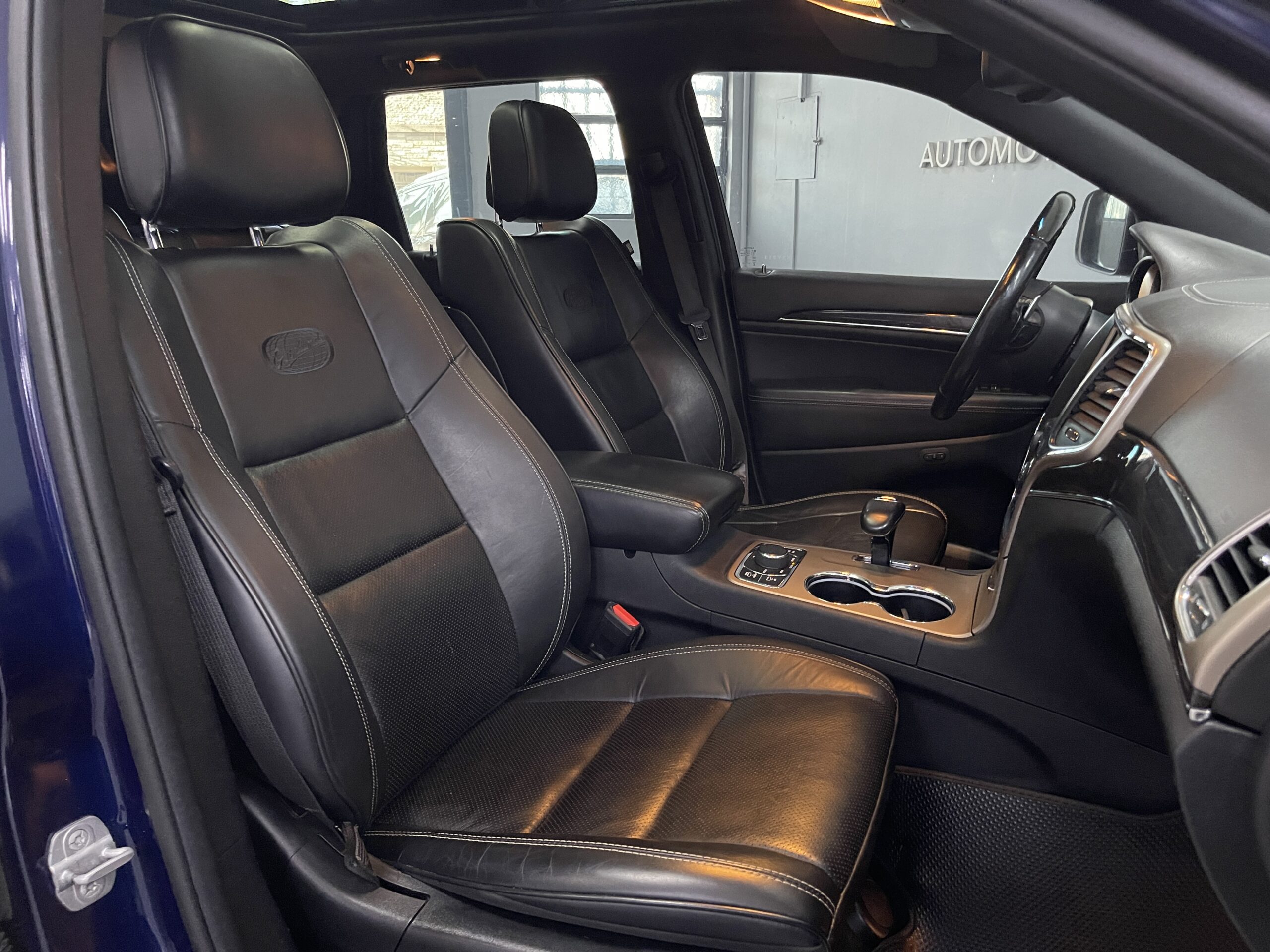 Jeep Grand Cherokee - Image 11