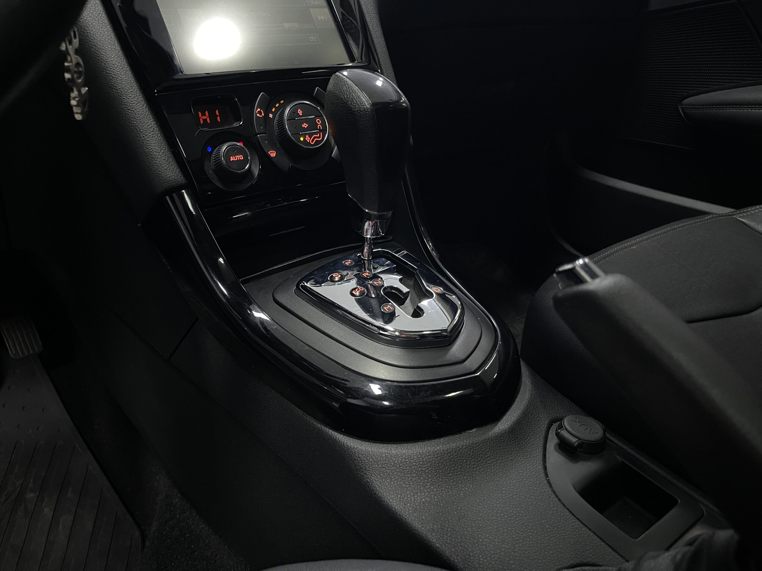 Peugeot 408 Feline - Image 10